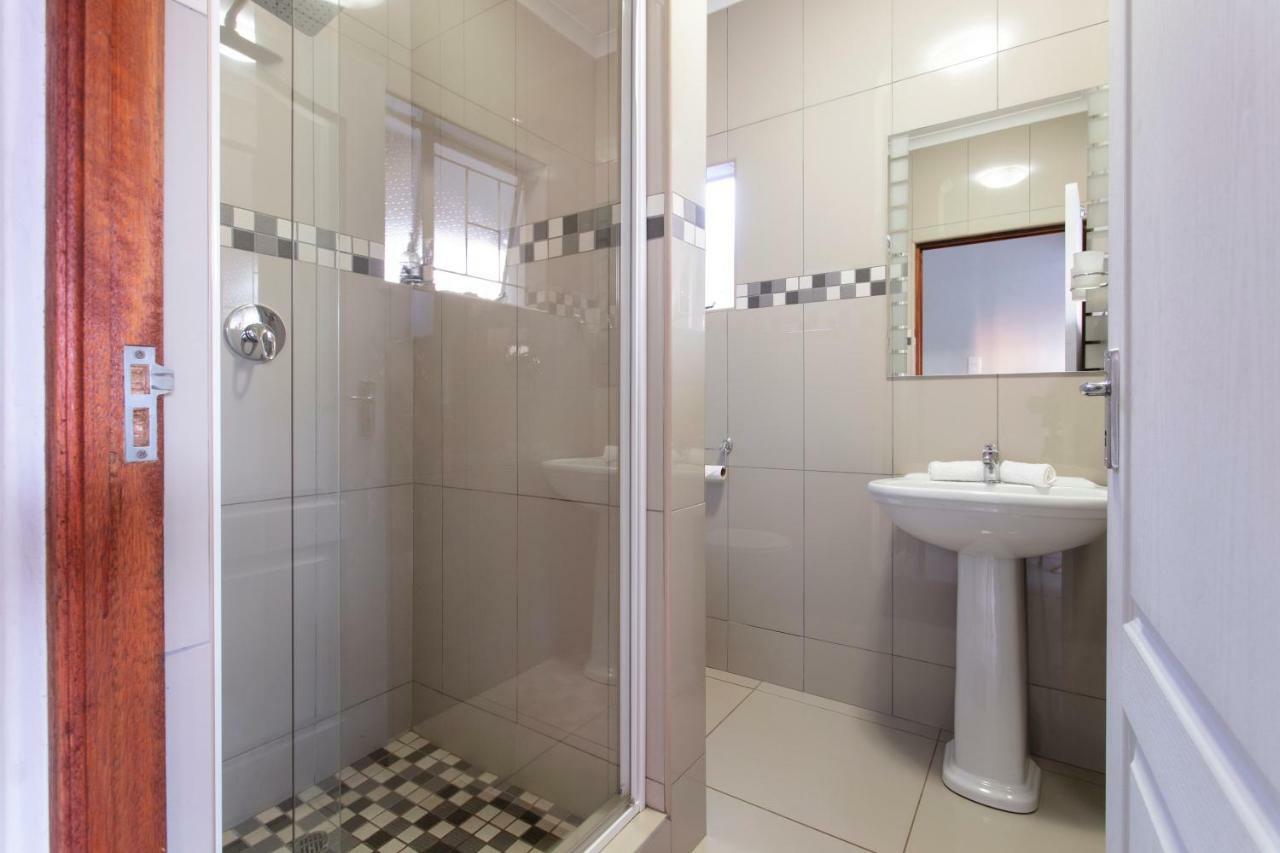 200sqm 1 bedroom, 2 Private bathroom منزل in جارسفونتين بريتوريا المظهر الخارجي الصورة