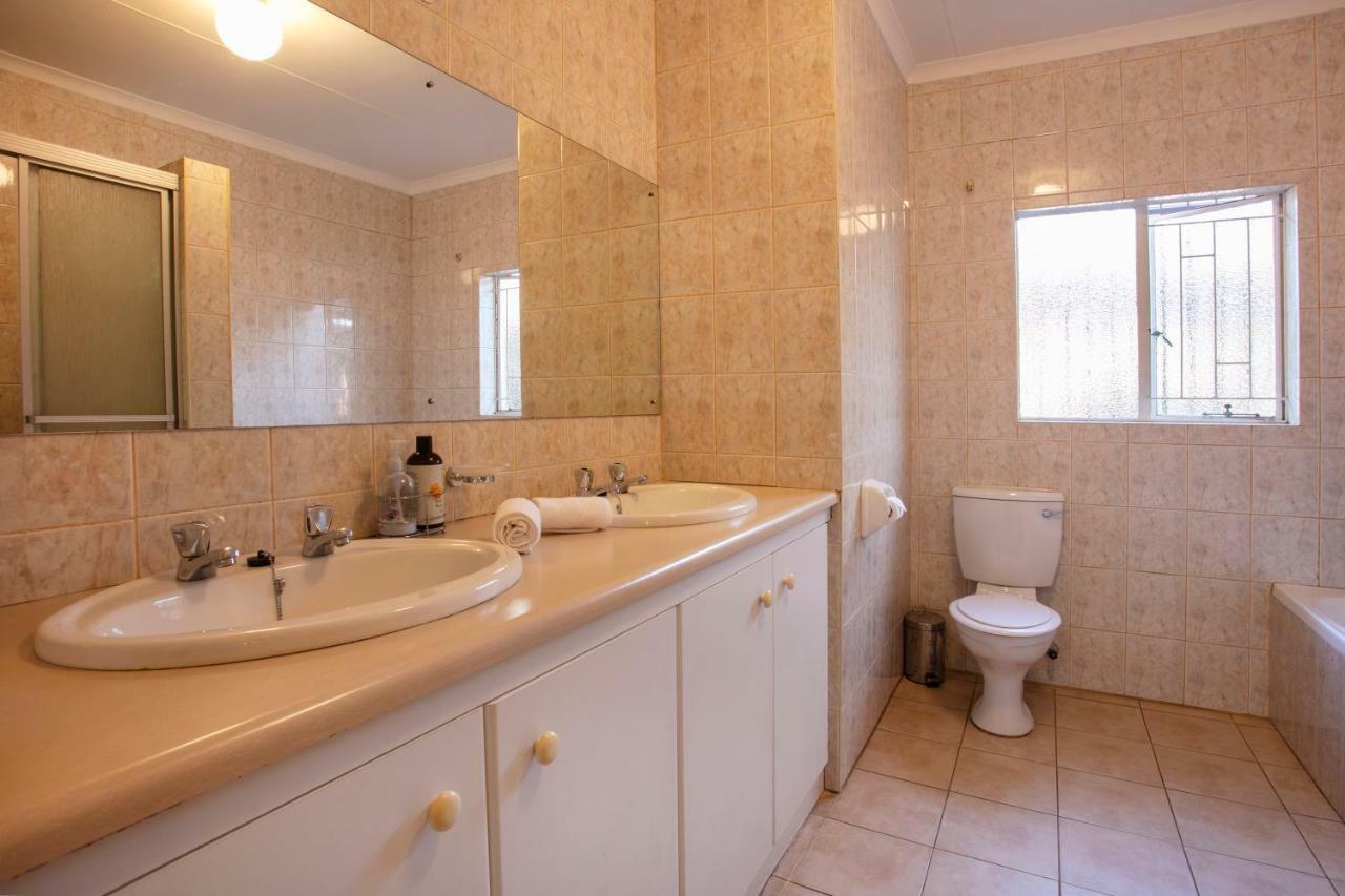 200sqm 1 bedroom, 2 Private bathroom منزل in جارسفونتين بريتوريا المظهر الخارجي الصورة