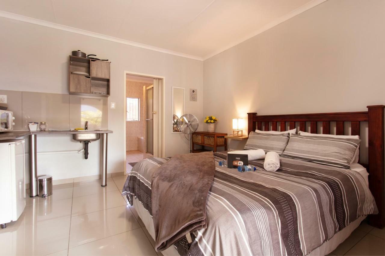 200sqm 1 bedroom, 2 Private bathroom منزل in جارسفونتين بريتوريا المظهر الخارجي الصورة