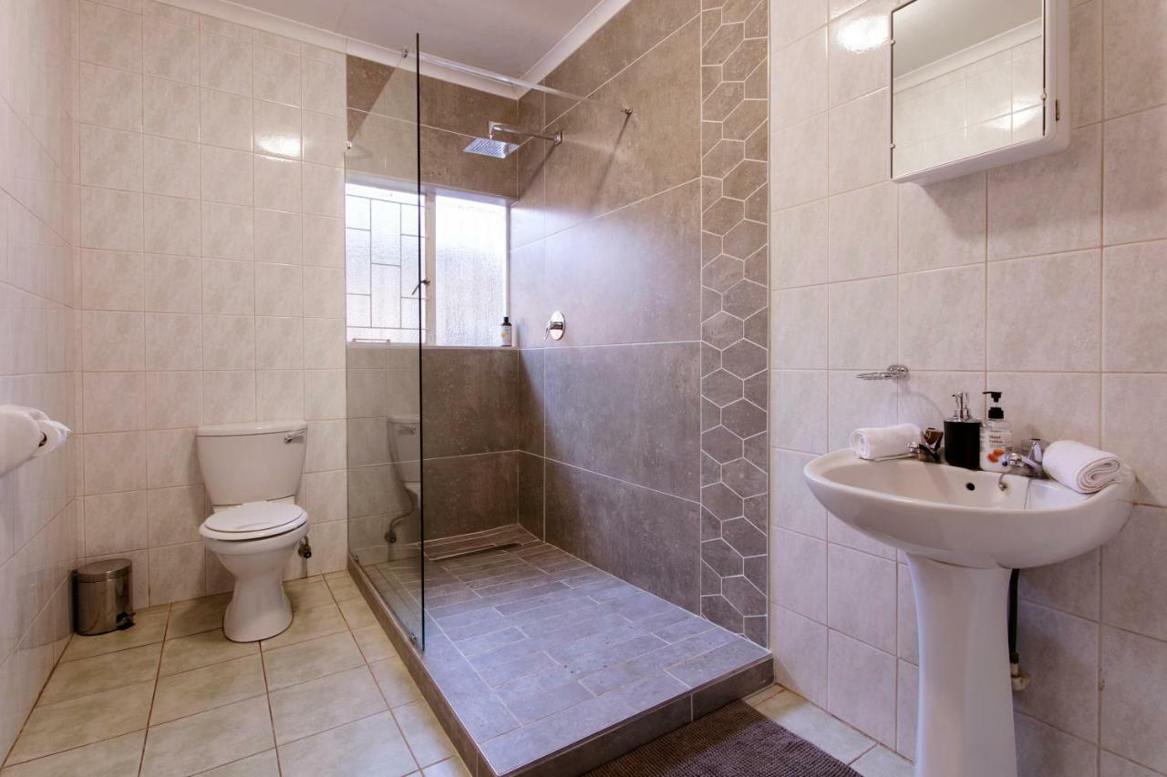 200sqm 1 bedroom, 2 Private bathroom منزل in جارسفونتين بريتوريا المظهر الخارجي الصورة